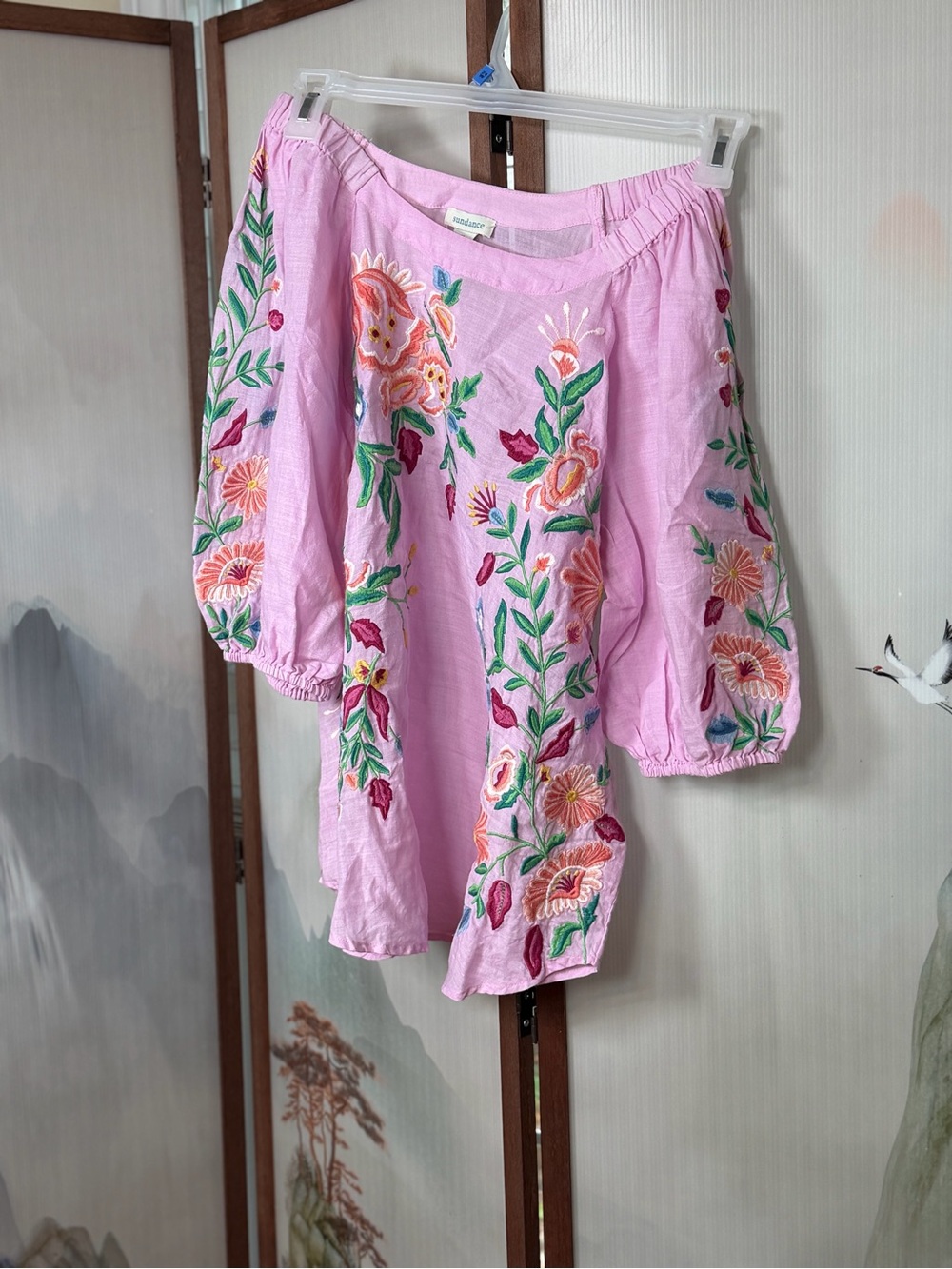 Sundance Beautiful Embroidered Pink Floral Blouse size Medium